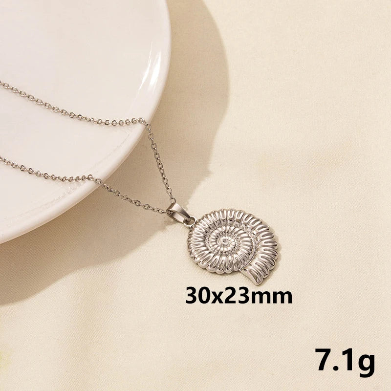 Punk Shark Charm Necklace – Ocean Animal Pendant Choker for Men & Women