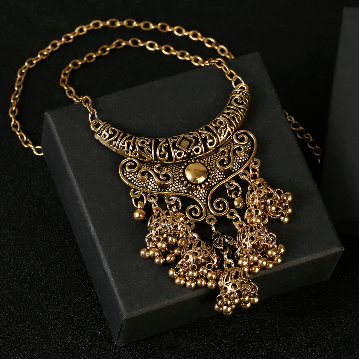 Luxury Retro Indian Jewelry Set – Necklace & Jhumka Earrings