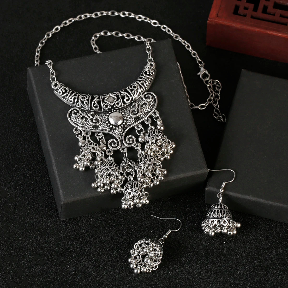 Luxury Retro Indian Jewelry Set – Necklace & Jhumka Earrings