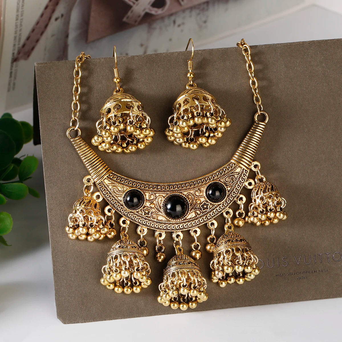Luxury Retro Indian Jewelry Set – Necklace & Jhumka Earrings