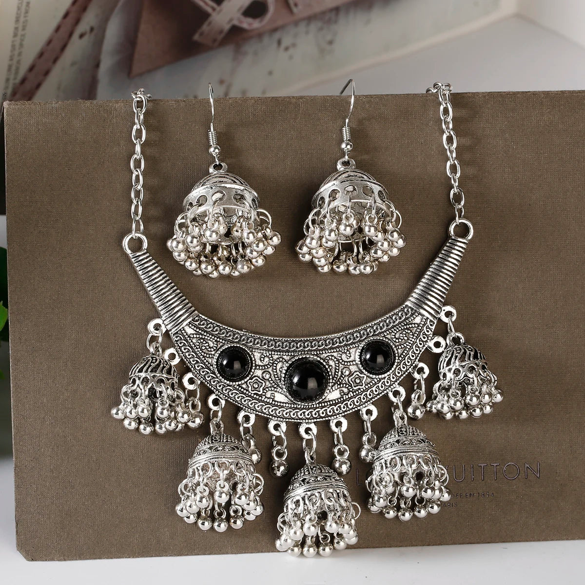Luxury Retro Indian Jewelry Set – Necklace & Jhumka Earrings